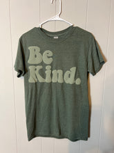 Load image into Gallery viewer, &quot;Be Kind&quot; Tee w/ Puffed Font
