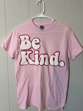Load image into Gallery viewer, &quot;Be Kind&quot; Tee w/ Puffed Font

